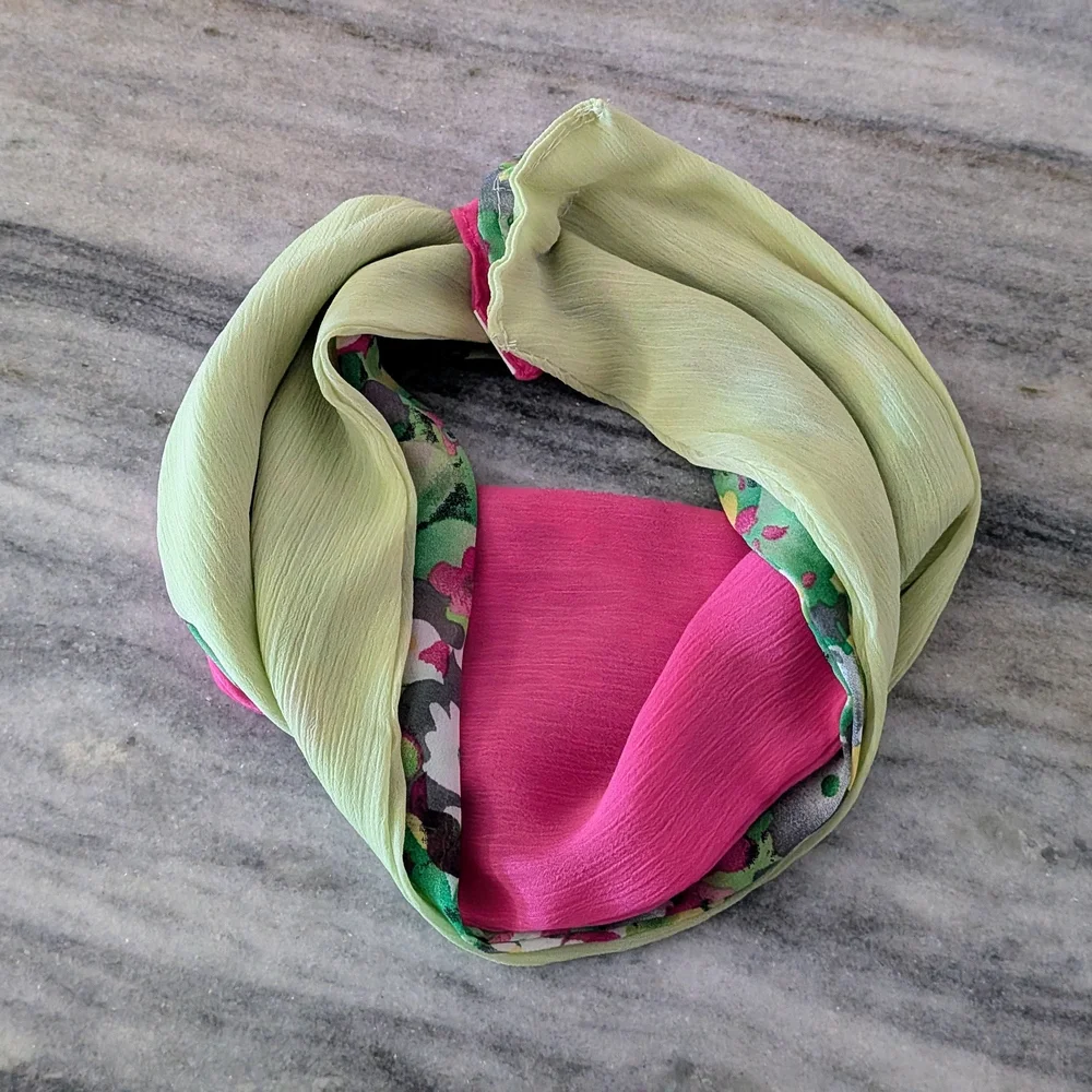 Magnetic Neck Scarf - Picture 3 of 5